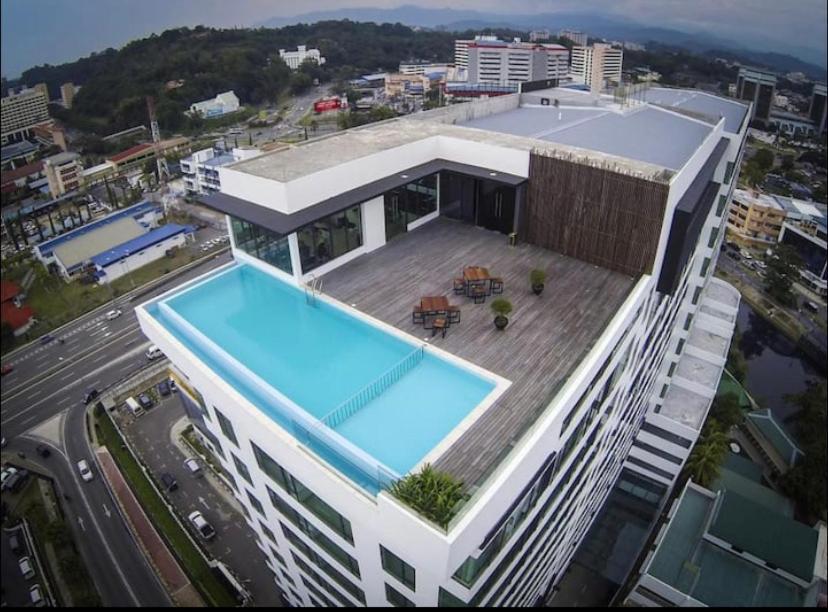 Sky Suite Top Floor With Rooftop Pool & Gym โกตาคินาบาลู ภายนอก รูปภาพ